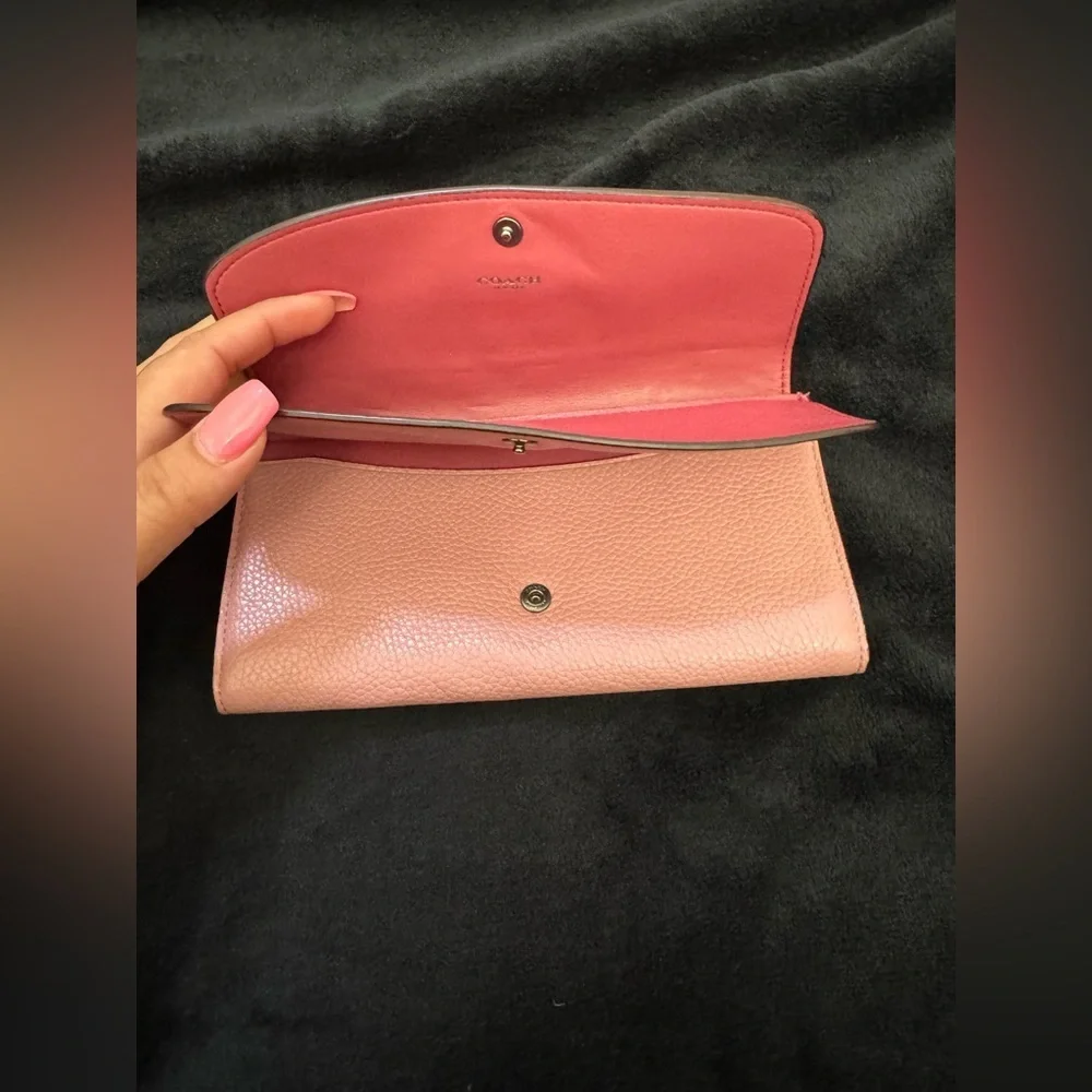 Coach Pink 2 toned Women's wallet - Picture 2 of 10